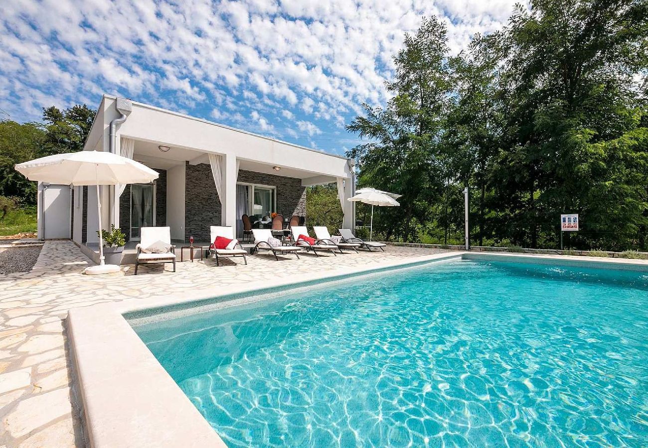 Villa in Santalezi - Villa Sofia mit privatem Pool