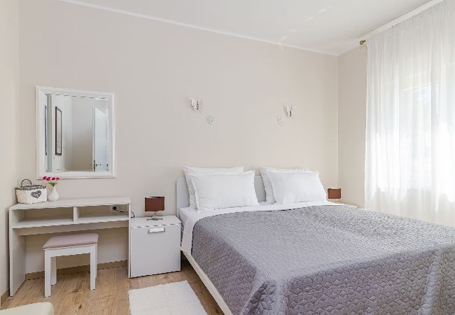 Ferienwohnung in Medulin - Modernes, elegantes Apartment Laurus (Rosemary) Ferienwohnung in Medulin - Modernes, elegantes Apartment Laurus (Rosemary)