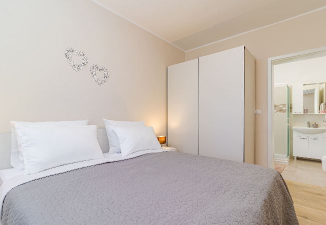 Ferienwohnung in Medulin - Modernes, elegantes Apartment Laurus (Rosemary) Ferienwohnung in Medulin - Modernes, elegantes Apartment Laurus (Rosemary)