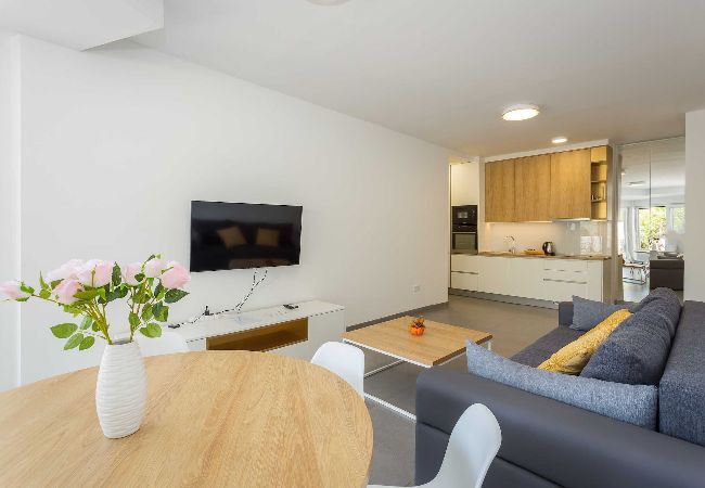 Ferienwohnung in Premantura - Villa Frida - Apartment Olive mit Terasse Ferienwohnung in Premantura - Villa Frida - Apartment Olive mit Terasse