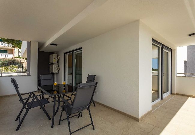 Ferienwohnung in Premantura - Villa Frida - Apartment Rosemary mit Balkon  Ferienwohnung in Premantura - Villa Frida - Apartment Rosemary mit Balkon