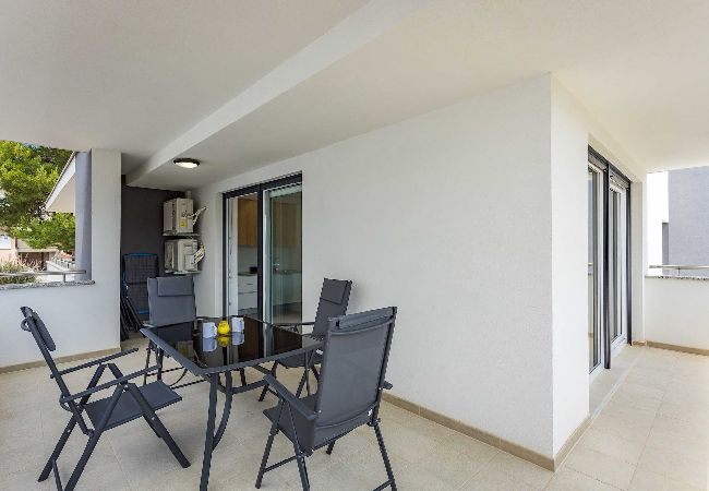 Ferienwohnung in Premantura - Villa Frida - Apartment Oleander mit Balkon Ferienwohnung in Premantura - Villa Frida - Apartment Oleander mit Balkon