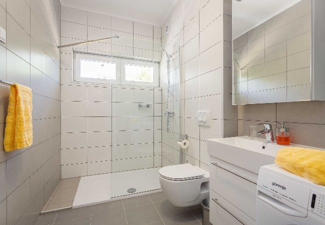 Ferienwohnung in Premantura - Villa Frida - Apartment Oleander mit Balkon Ferienwohnung in Premantura - Villa Frida - Apartment Oleander mit Balkon