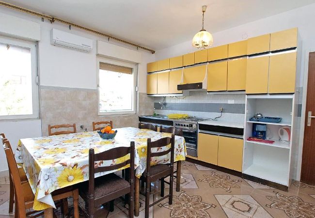 Ferienwohnung in Pula - Gortan-Bucht – 100 m vom Strand – Mare A1 Ferienwohnung in Pula - Gortan-Bucht – 100 m vom Strand – Mare A1