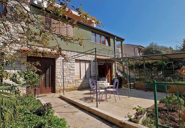 Ferienwohnung in Pula - Gortan-Bucht – 100 m vom Strand – Mare A1 Ferienwohnung in Pula - Gortan-Bucht – 100 m vom Strand – Mare A1