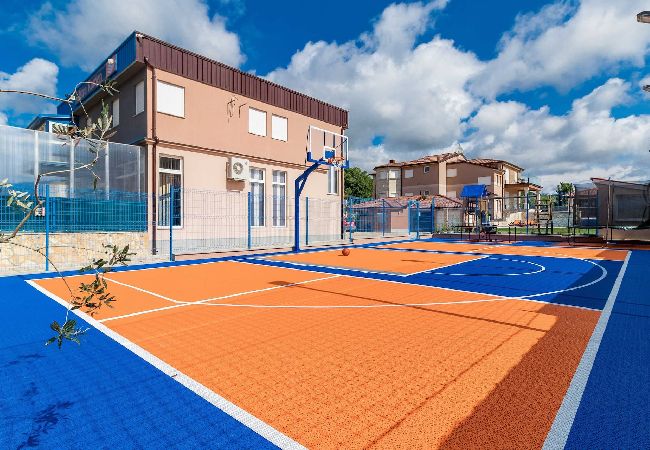 Villa in Valtura - IstraKamen - Pool, Jacuzzi, Basketball & Volleyball Villa in Valtura - IstraKamen - Pool, Jacuzzi, Basketball & Volleyball