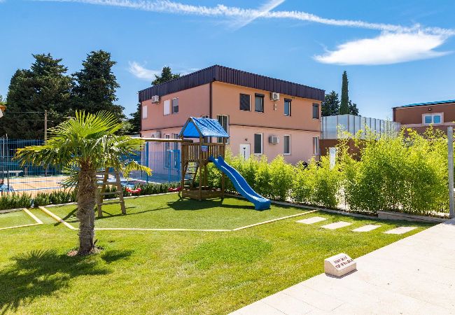 Villa in Valtura - IstraKamen - Pool, Jacuzzi, Basketball & Volleyball Villa in Valtura - IstraKamen - Pool, Jacuzzi, Basketball & Volleyball