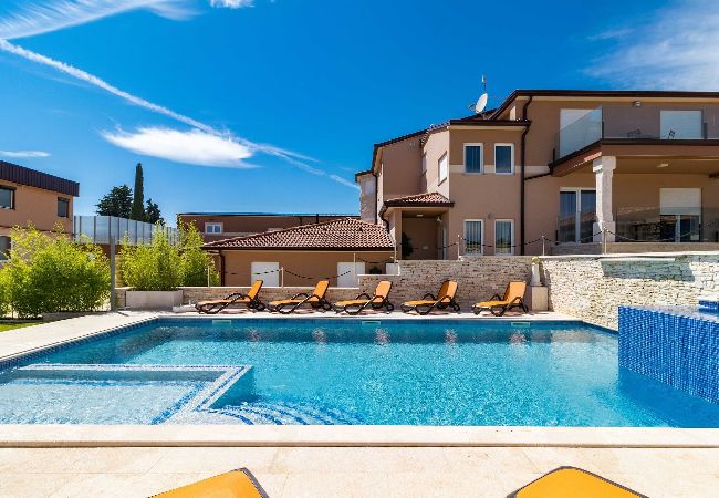 Villa in Valtura - IstraKamen - Pool, Jacuzzi, Basketball & Volleyball Villa in Valtura - IstraKamen - Pool, Jacuzzi, Basketball & Volleyball