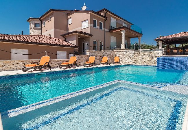 Villa in Valtura - IstraKamen - Pool, Jacuzzi, Basketball & Volleyball Villa in Valtura - IstraKamen - Pool, Jacuzzi, Basketball & Volleyball