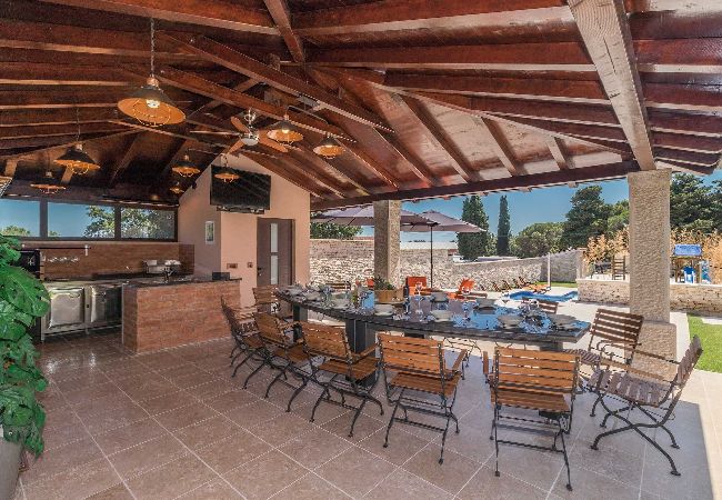 Villa in Valtura - IstraKamen - Pool, Jacuzzi, Basketball & Volleyball Villa in Valtura - IstraKamen - Pool, Jacuzzi, Basketball & Volleyball