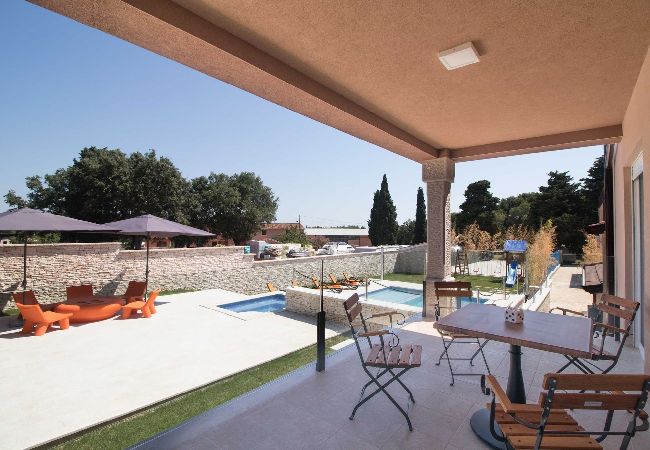 Villa in Valtura - IstraKamen - Pool, Jacuzzi, Basketball & Volleyball Villa in Valtura - IstraKamen - Pool, Jacuzzi, Basketball & Volleyball