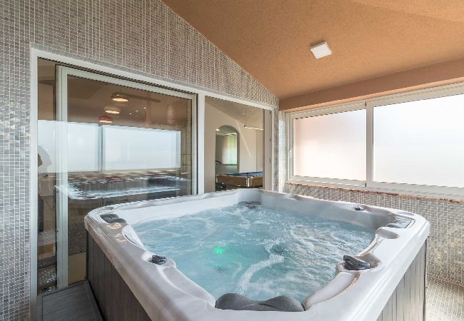 Villa in Valtura - IstraKamen - Pool, Jacuzzi, Basketball & Volleyball Villa in Valtura - IstraKamen - Pool, Jacuzzi, Basketball & Volleyball
