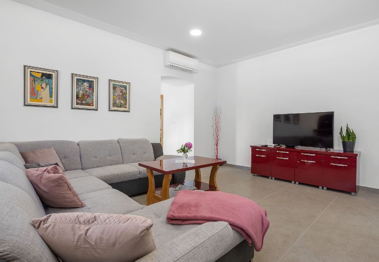 Villa in Nedešcina - Steinjuwel - Villa Katarina mit privatem Pool