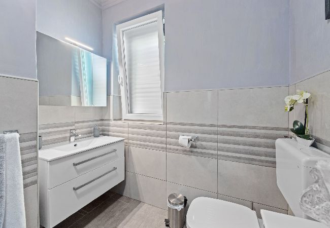 Ferienwohnung in Rabac - Lady M White – Balkon und Meerblick Ferienwohnung in Rabac - Lady M White – Balkon und Meerblick