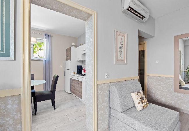 Ferienwohnung in Rabac - Lady M White – Balkon und Meerblick Ferienwohnung in Rabac - Lady M White – Balkon und Meerblick