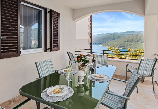 Ferienwohnung in Rabac - Lady M White – Balkon und Meerblick Ferienwohnung in Rabac - Lady M White – Balkon und Meerblick
