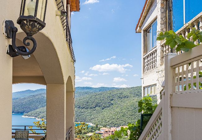 Ferienwohnung in Rabac - Lady M White – Balkon und Meerblick Ferienwohnung in Rabac - Lady M White – Balkon und Meerblick