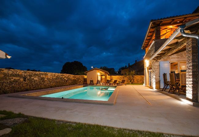 Villa in Krmed - Villa Tomani – Pool, Whirlpool, Sportplätze Villa in Krmed - Villa Tomani – Pool, Whirlpool, Sportplätze
