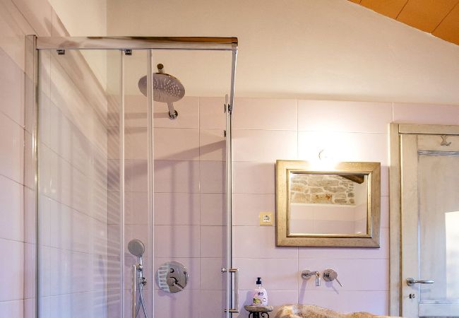 Villa in Krmed - Villa Tomani – Pool, Whirlpool, Sportplätze Villa in Krmed - Villa Tomani – Pool, Whirlpool, Sportplätze