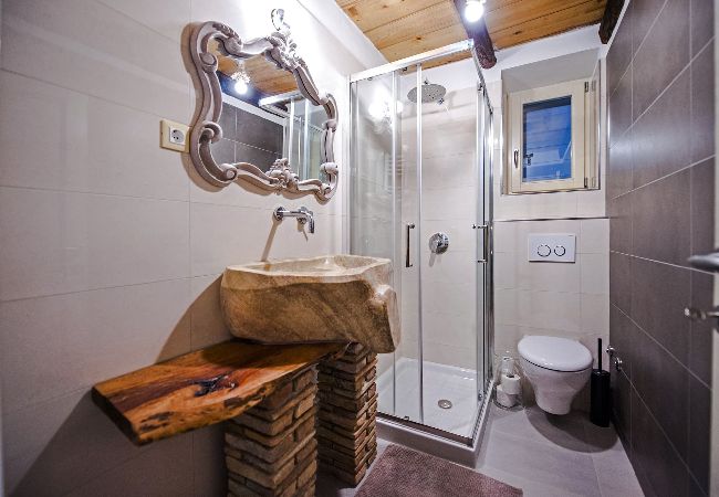 Villa in Krmed - Villa Tomani – Pool, Whirlpool, Sportplätze Villa in Krmed - Villa Tomani – Pool, Whirlpool, Sportplätze