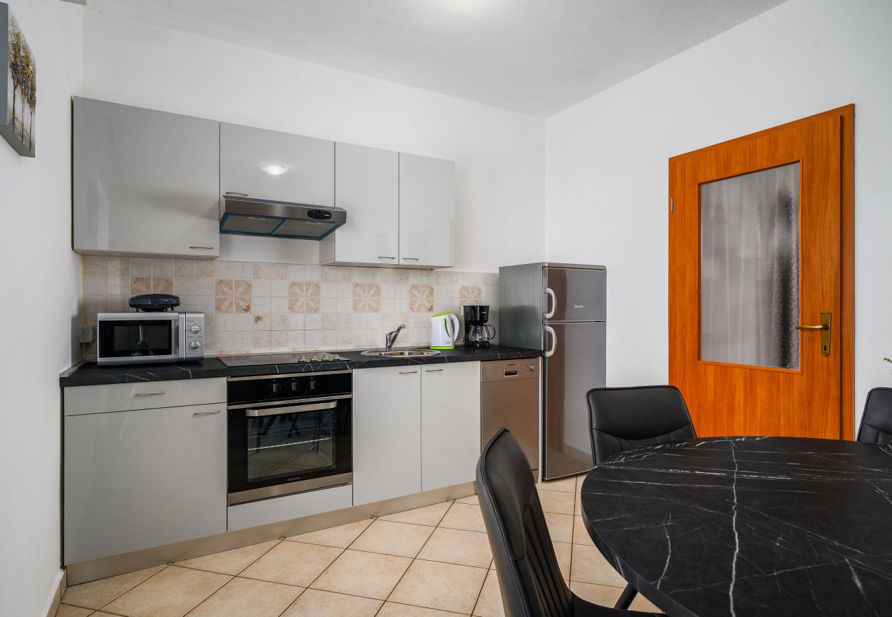 Ferienwohnung in Drenje - Entspannendes FeWo - Pool, Sauna, Whirlpool 1