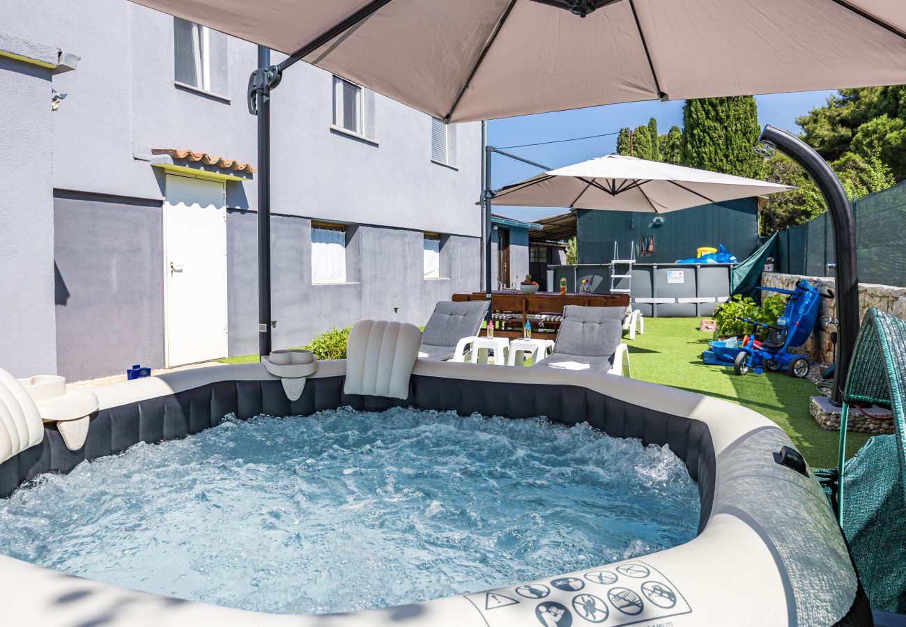 Ferienwohnung in Vodnjan - Kristijan & Jelena – Pool, Whirlpool, Spielplatz
