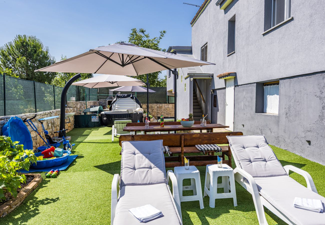 Ferienwohnung in Vodnjan - Kristijan & Jelena – Pool, Whirlpool, Spielplatz