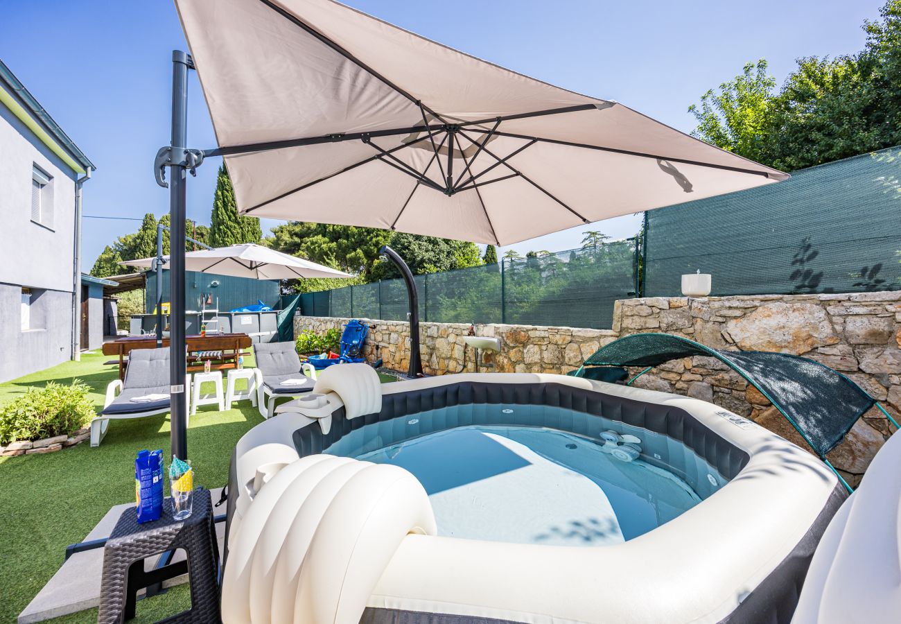 Ferienwohnung in Vodnjan - Kristijan & Jelena – Pool, Whirlpool, Spielplatz