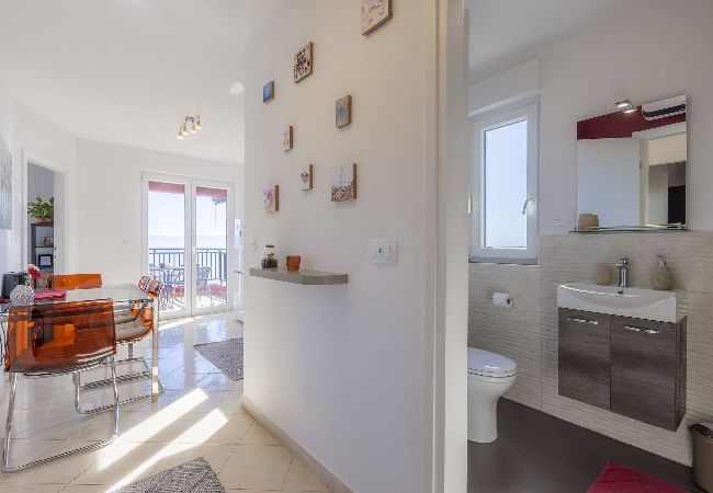 Ferienwohnung in Sveta Marina - Rotes Haus Sv. Marina - Apartment mit Meerblick 1 Ferienwohnung in Sveta Marina - Rotes Haus Sv. Marina - Apartment mit Meerblick 1