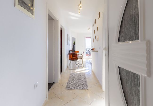 Ferienwohnung in Sveta Marina - Rotes Haus Sv. Marina - Apartment mit Meerblick 1 Ferienwohnung in Sveta Marina - Rotes Haus Sv. Marina - Apartment mit Meerblick 1