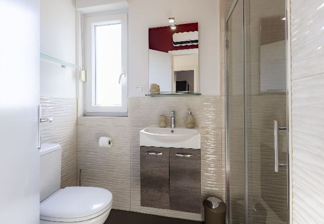 Ferienwohnung in Sveta Marina - Rotes Haus Sv. Marina - Apartment mit Meerblick 1 Ferienwohnung in Sveta Marina - Rotes Haus Sv. Marina - Apartment mit Meerblick 1