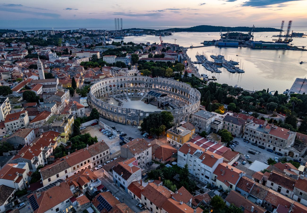 Ferienwohnung in Pula - Hübsche Stadt FeWo mit Terrasse – Tania