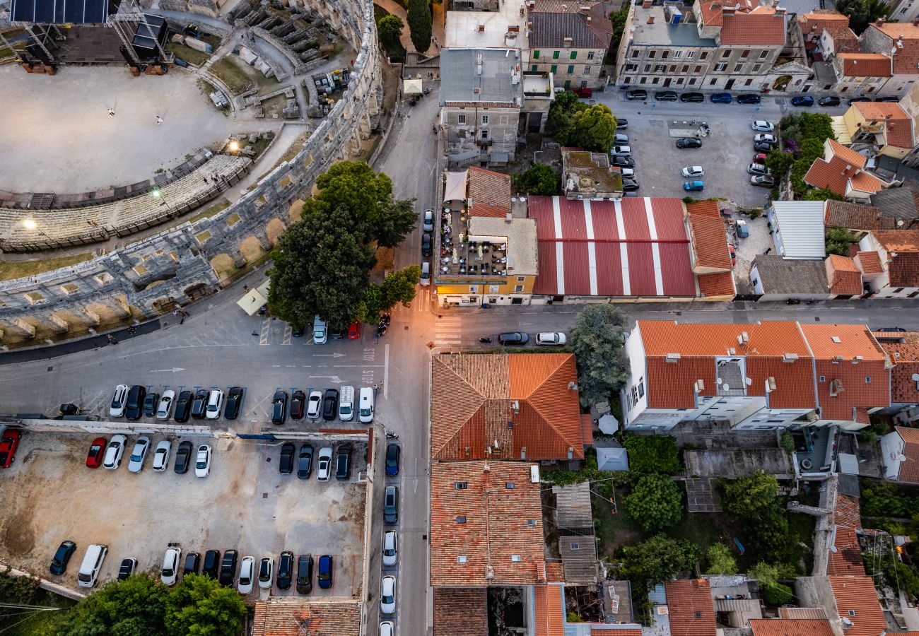 Ferienwohnung in Pula - Hübsche Stadt FeWo mit Terrasse – Tania
