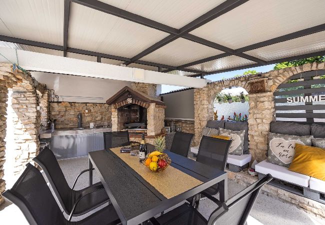 Villa in Gajana - Villa Marsel (4+2) - Privater Pool und Whirlpool Villa in Gajana - Villa Marsel (4+2) - Privater Pool und Whirlpool