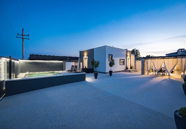 Villa in Gajana - Villa Marsel (4+2) - Privater Pool und Whirlpool Villa in Gajana - Villa Marsel (4+2) - Privater Pool und Whirlpool