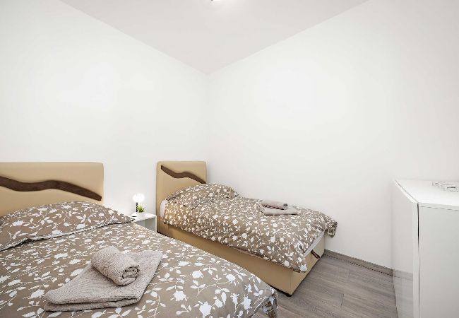 Villa in Gajana - Villa Marsel (4+2) - Privater Pool und Whirlpool Villa in Gajana - Villa Marsel (4+2) - Privater Pool und Whirlpool