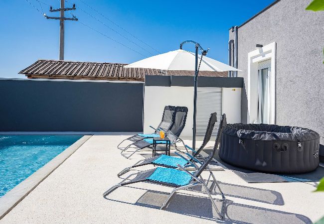 Villa in Gajana - Villa Marsel (4+2) - Privater Pool und Whirlpool Villa in Gajana - Villa Marsel (4+2) - Privater Pool und Whirlpool