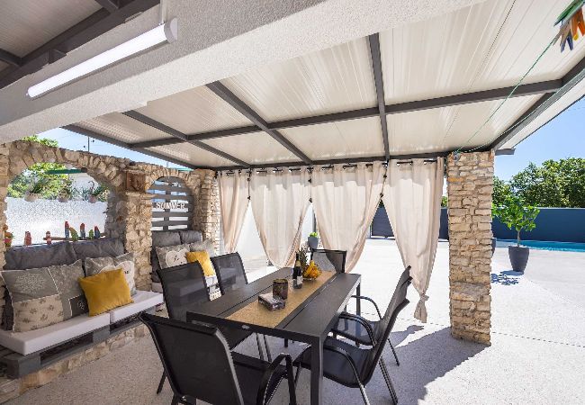 Villa in Gajana - Villa Marsel (4+2) - Privater Pool und Whirlpool Villa in Gajana - Villa Marsel (4+2) - Privater Pool und Whirlpool