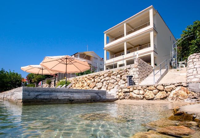 Ferienwohnung in Supetarska Draga - Villa Gulli - Apartment Gold mit Privatstrand Ferienwohnung in Supetarska Draga - Villa Gulli - Apartment Gold mit Privatstrand