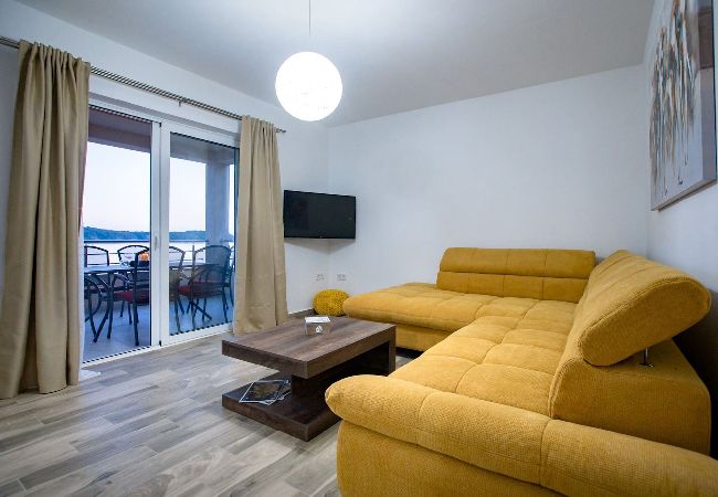 Ferienwohnung in Supetarska Draga - Villa Gulli - Apartment Gold mit Privatstrand Ferienwohnung in Supetarska Draga - Villa Gulli - Apartment Gold mit Privatstrand