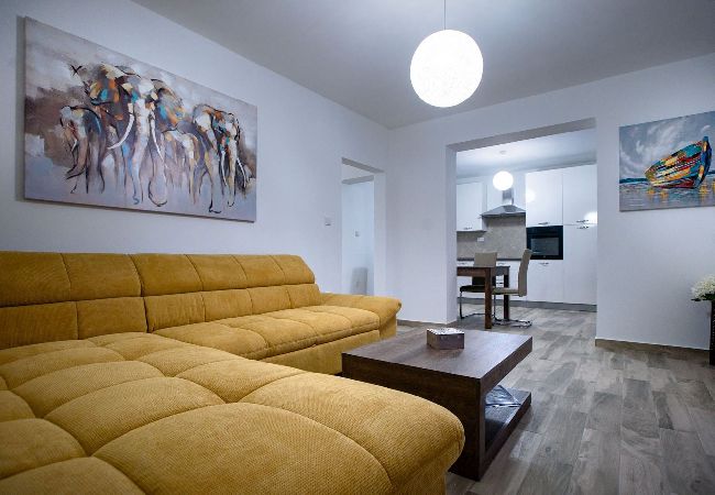 Ferienwohnung in Supetarska Draga - Villa Gulli - Apartment Gold mit Privatstrand Ferienwohnung in Supetarska Draga - Villa Gulli - Apartment Gold mit Privatstrand