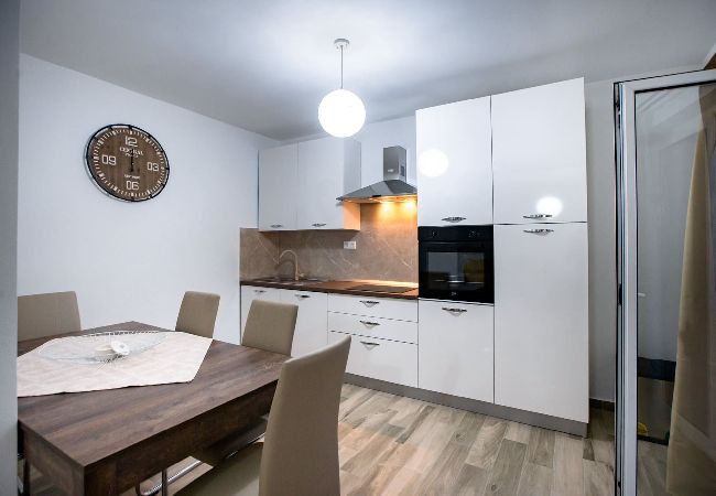 Ferienwohnung in Supetarska Draga - Villa Gulli - Apartment Gold mit Privatstrand Ferienwohnung in Supetarska Draga - Villa Gulli - Apartment Gold mit Privatstrand