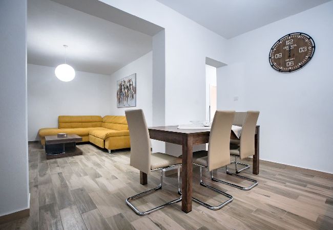 Ferienwohnung in Supetarska Draga - Villa Gulli - Apartment Gold mit Privatstrand Ferienwohnung in Supetarska Draga - Villa Gulli - Apartment Gold mit Privatstrand