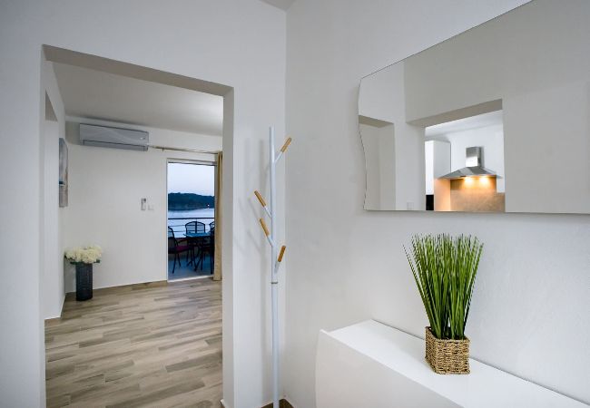 Ferienwohnung in Supetarska Draga - Villa Gulli - Apartment Gold mit Privatstrand Ferienwohnung in Supetarska Draga - Villa Gulli - Apartment Gold mit Privatstrand