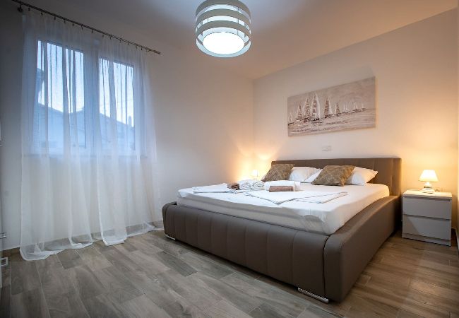 Ferienwohnung in Supetarska Draga - Villa Gulli - Apartment Gold mit Privatstrand Ferienwohnung in Supetarska Draga - Villa Gulli - Apartment Gold mit Privatstrand