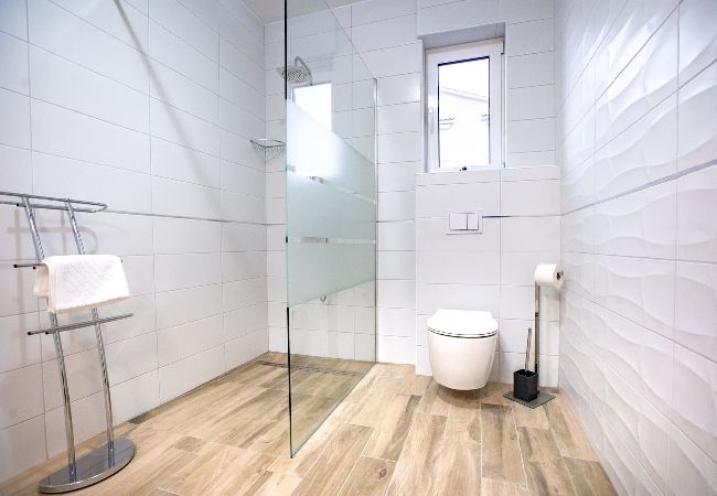 Ferienwohnung in Supetarska Draga - Villa Gulli - Apartment Gold mit Privatstrand Ferienwohnung in Supetarska Draga - Villa Gulli - Apartment Gold mit Privatstrand