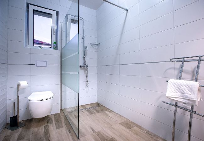 Ferienwohnung in Supetarska Draga - Villa Gulli - Apartment Gold mit Privatstrand Ferienwohnung in Supetarska Draga - Villa Gulli - Apartment Gold mit Privatstrand