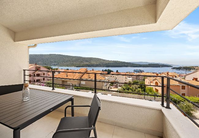 Ferienwohnung in Cres - Bezaubernde Sommerwohnung mit Meerblick Ferienwohnung in Cres - Bezaubernde Sommerwohnung mit Meerblick