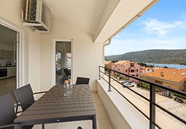Ferienwohnung in Cres - Bezaubernde Sommerwohnung mit Meerblick Ferienwohnung in Cres - Bezaubernde Sommerwohnung mit Meerblick