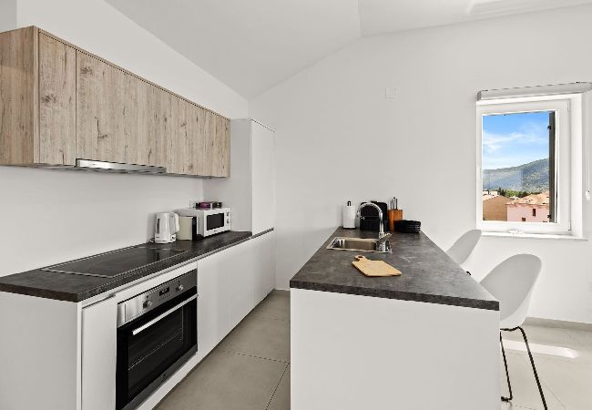 Ferienwohnung in Cres - Bezaubernde Sommerwohnung mit Meerblick Ferienwohnung in Cres - Bezaubernde Sommerwohnung mit Meerblick